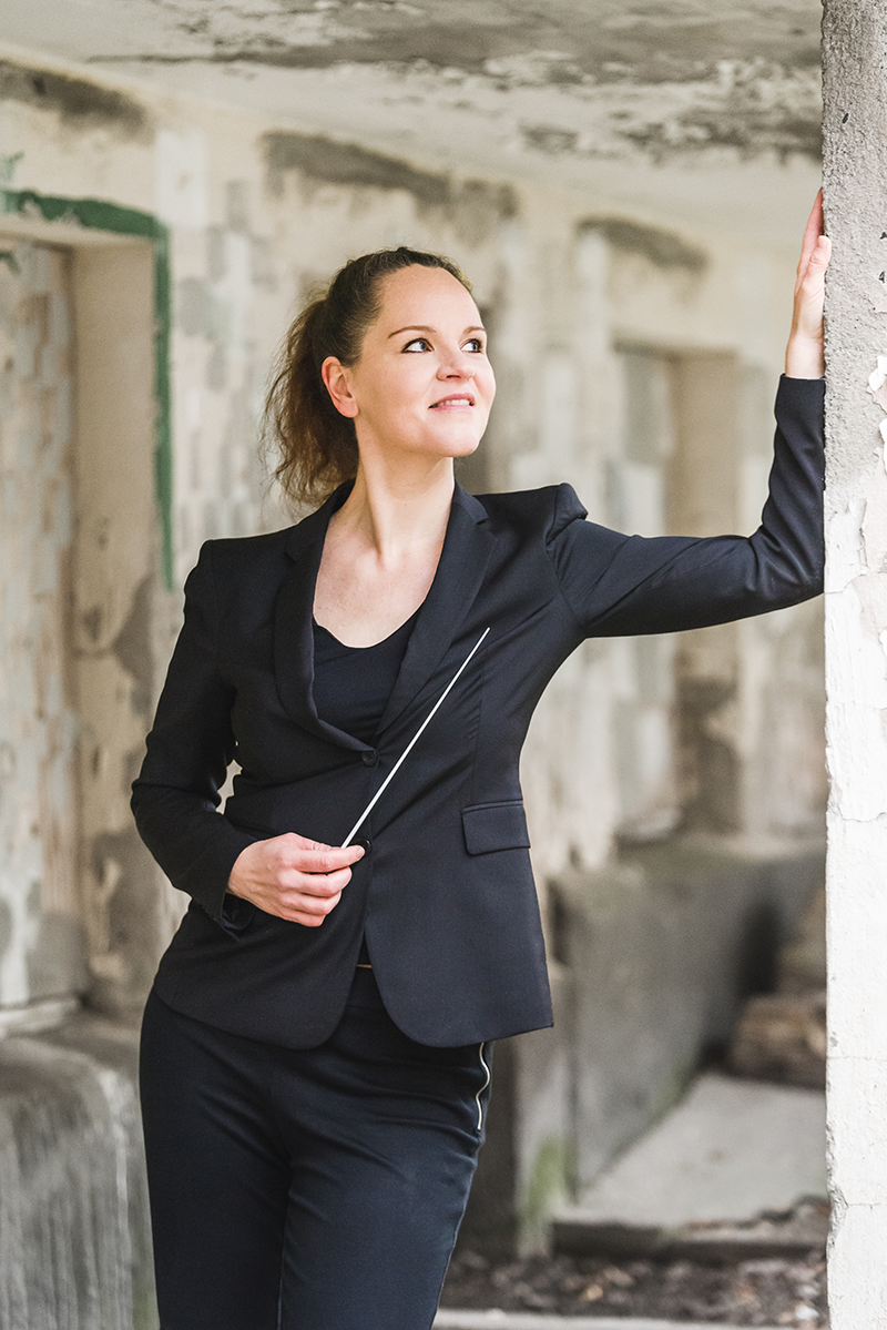 Anna-Leena Lumme is the Finnish Symphonic Wind Professionals -orchestra's founder and conductor.